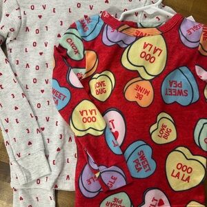 5T Girls Valentines Day Theme
Pajama Sets (2) EC